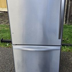 Whirlpool Fridge Size 33w 30d 69h) I Can Help You With Free Delivery Within 10 Miles Distance 