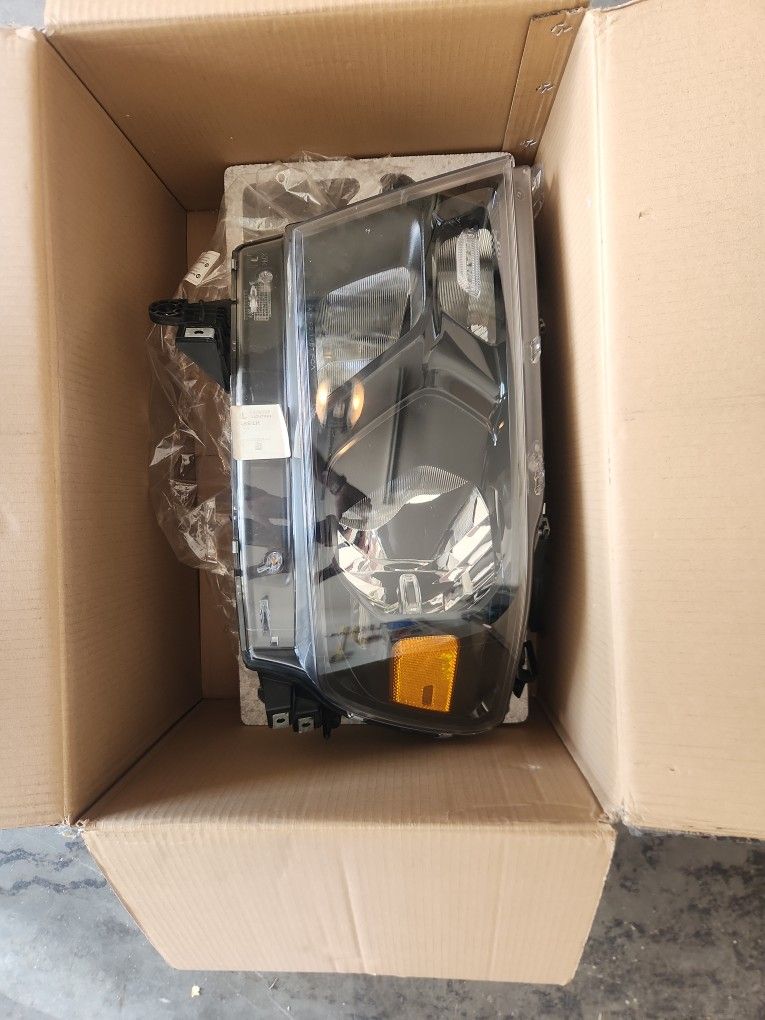 RAM 1500 DT OEM HALOGEN HEADLIGHTS - 2019-2024