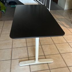 Adjustable Table 