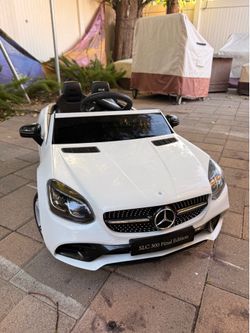 Mercedes-Benz SLC 300 Final Edition Ride-On Toy Car