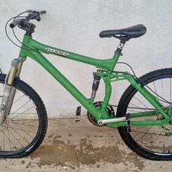 26"Full Suspension Giant Fox Mountain Bike