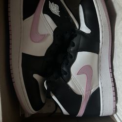 7Y Or 8.5 Women’s Nikes