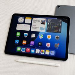 iPad Air 4th Gen 64GB WiFi + Apple Pencil - Great Condition
