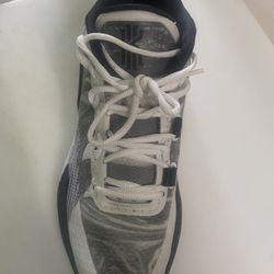 Nike Kyrie 8 sneakers