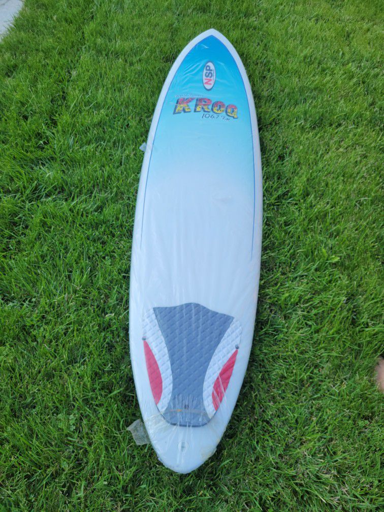 7ft 2in Surfboard,  Never Used. Epoxy 