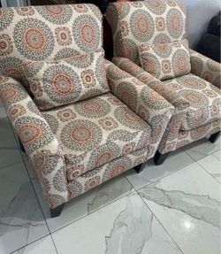 2 Accent chairs with matching pillows