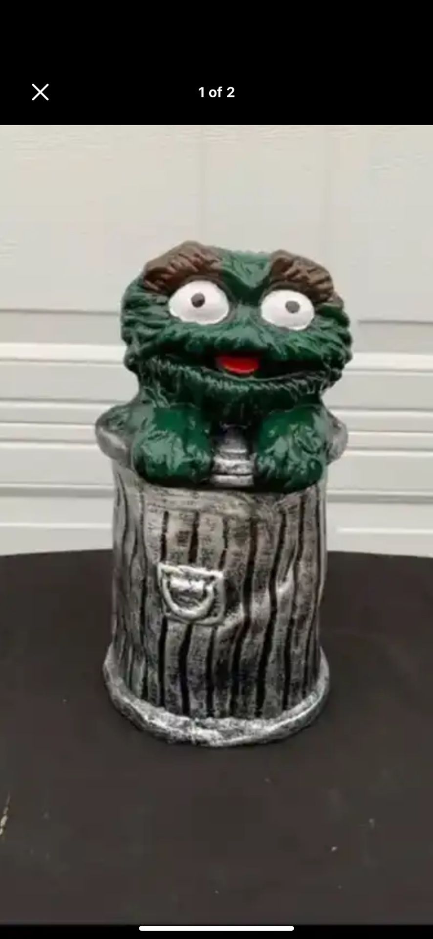 Oscar the Grouch statue