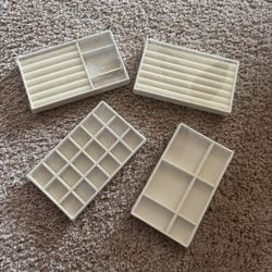 New Multi Grid Velvet Jewelry Storage Rack - 4pcs Display Board