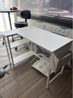 White L/R reversible shaped desk with power outlets