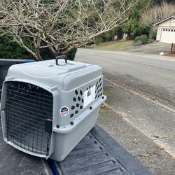 Medium Dog Kennel Crate Carrier Airline Approved like New 28” L by 20” W by 20”