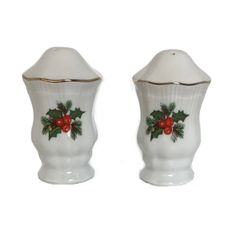 Christmas Salt Pepper Shakers Set Lot White Ceramic Gold Trim Holly Berries Pine