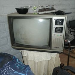Vintage 1985 Samsung TV