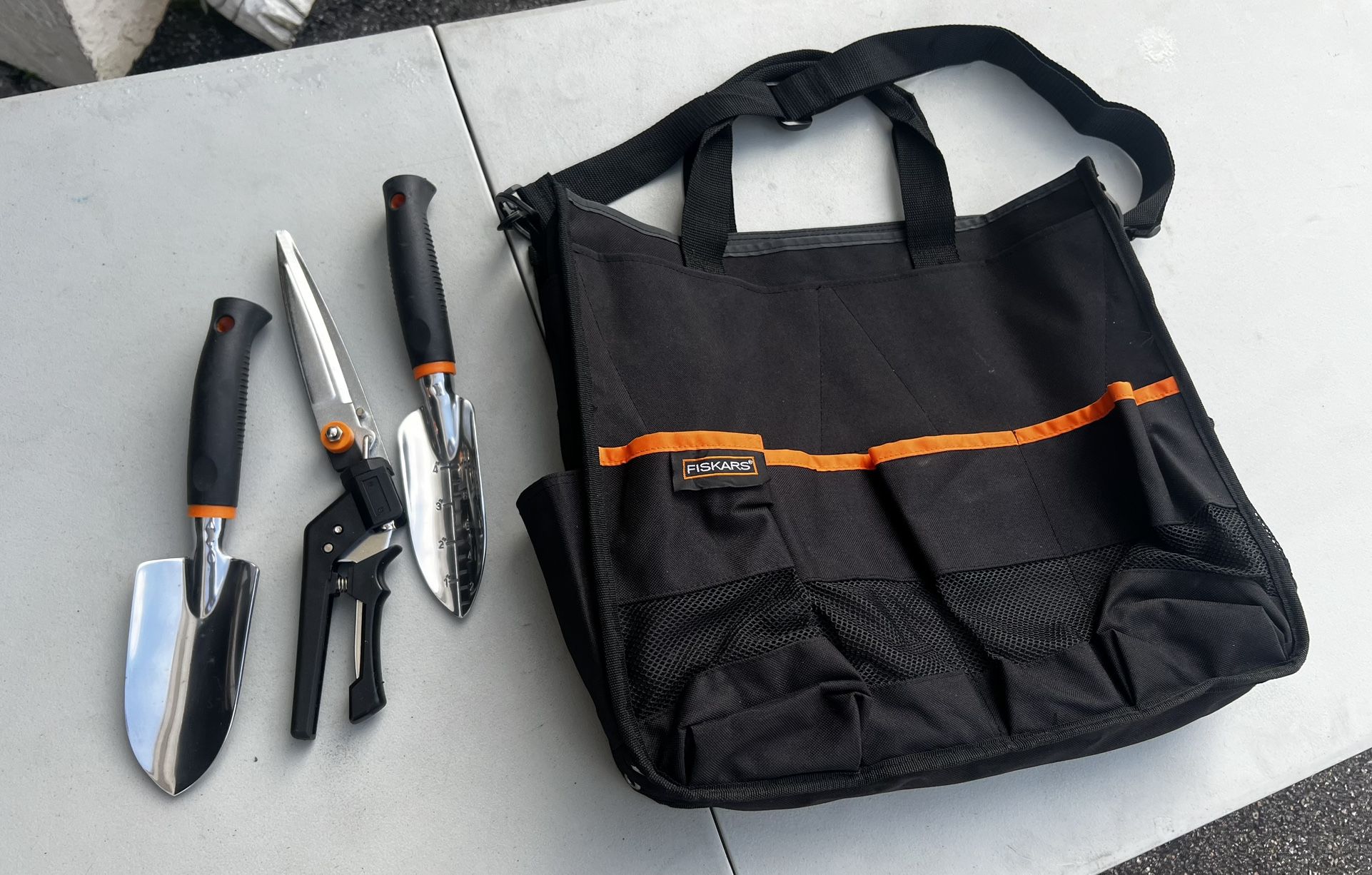 Fiskars Garden Tool Bag with 3 Gardening Tools! New