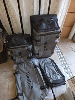 Lumio 4 pcs Rolling Duffel Bag Set Brand New (Price Is Firm)