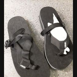 Brand NEW Mens TEVA black Strap Sandals Rare Size 9 Retail $90+