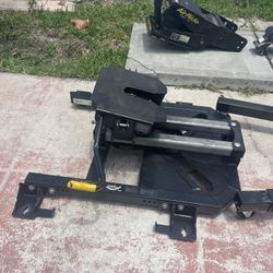 Pullrite 24K Superslide 5th Wheel