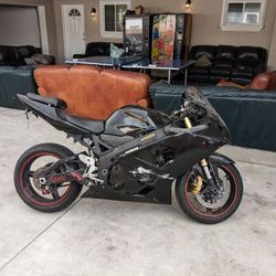 2005 Suzuki GSXR And 2004 Yamaha R6