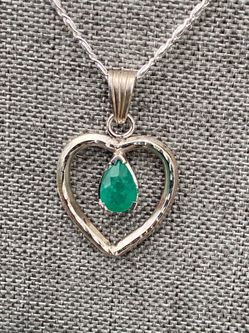 Colombian teardrop shape emerald pendant , silver 925, real natural emerald, Carats 2.4