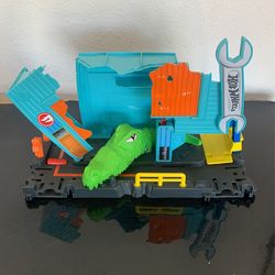Hot Wheel City Gator Attack