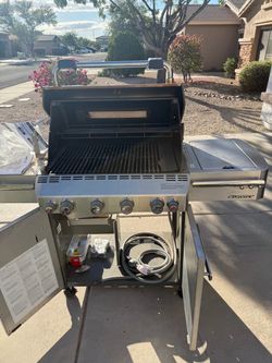Webber Sumit Gas Grill