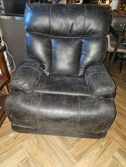Bob's Discount recliner black