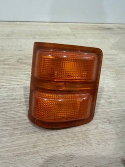 OEM Ford LH Left Front Side Marker Parking Turn Signal Lamp Amber Lens