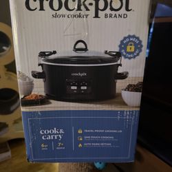 NEW in box: Large 6qt. Crock Pot- Designer 'Carry &  Go' Digital.   1yr Warranty 
