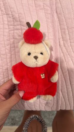 Hugabear keychain Apple