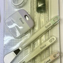 Cricuit Essential Tool Set - 7 Pieces