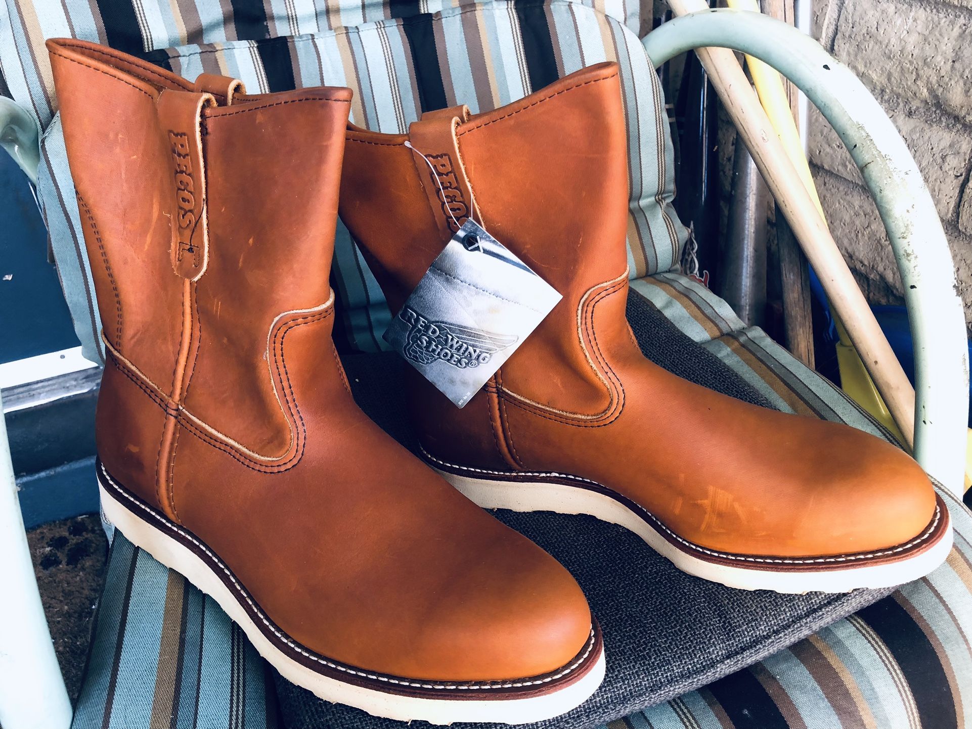 RED WING BOOTS RETIRED 866 - NEW