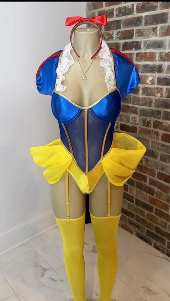 NEW! SNOW WHITE COSTUME!