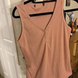 Buttoned ribbed tank top salmon colored