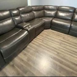 GRANDE BRAND NEW LEATHER SECTIONAL 