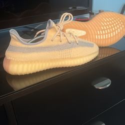 Yeezys 350 V2 ! Size 9.5 ! Mint ! 