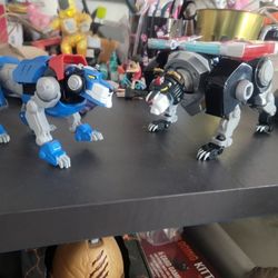 Netflix Tested Black Lion Voltron and Blue Liom Legendary Defender Playmates