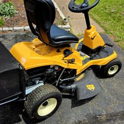 2019 Cub Cadet Riding Mower