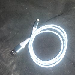 Charging Cable for an I-PHONE That Lights Up Blue 💙