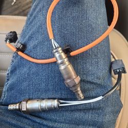 Los 2  Sensores  De Oxígeno  OEM NTK  Japon Bank 1 Sensor 2 Aguas Abajo Bank 2 Sensor 2 Aguas Abajo Están Como Nuevos Solo 1 Mes De Uso   $150 