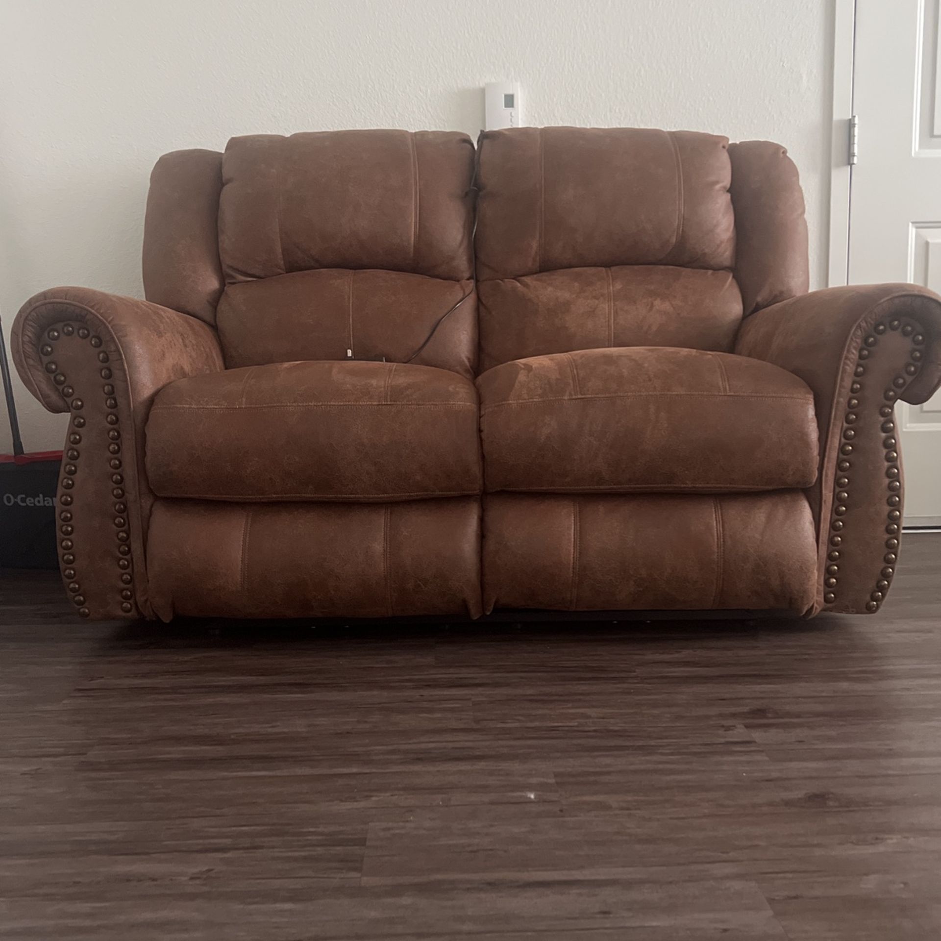 Loveseat 