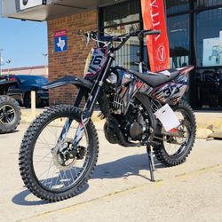 Apollo DB-36 250cc Dirt Bike - HIGH END DIRT BIKE 250CC