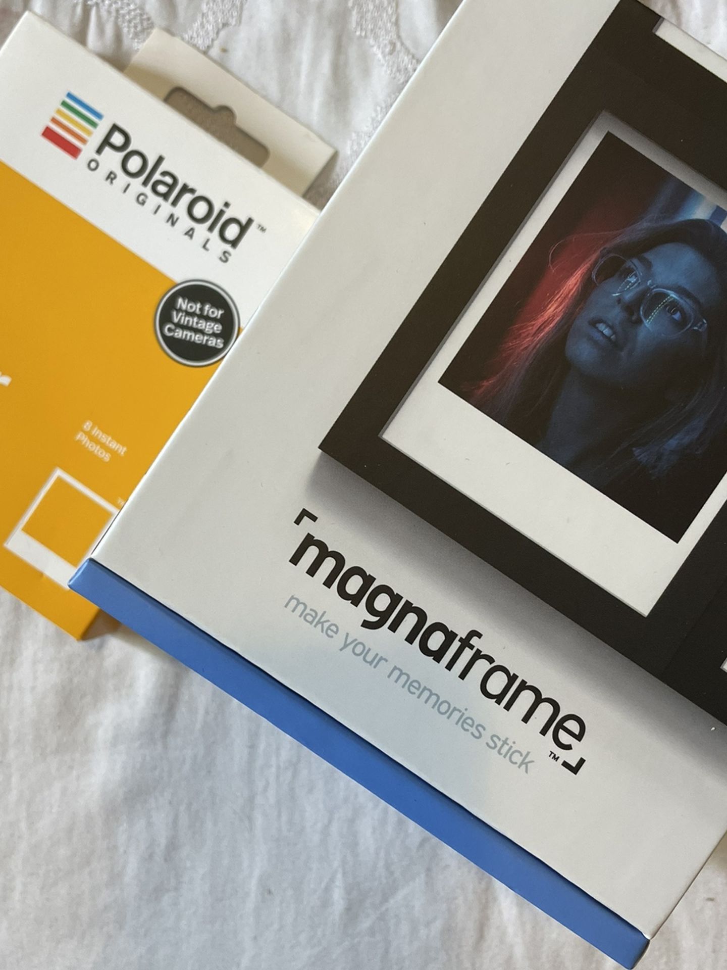 Polaroid Color I type Film And Decorative Frame Bundle