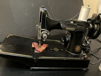 Featherweight Sewing Machine Singer 221