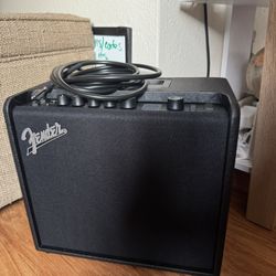 FENDER AMP with Cable 