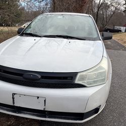 2010 FORD FOCUS SE - Stick