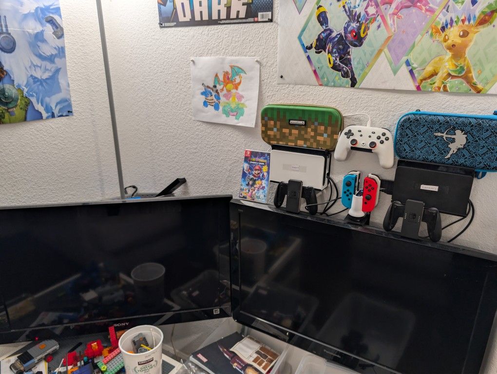 🎮 OLED + V1 Nintendo Switch Dual Setup + 2× 32" TVs + HIDEit Mounts!
