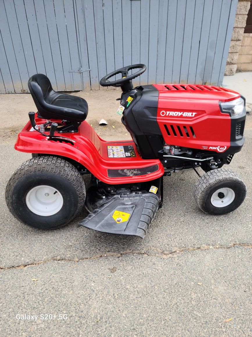 Pony 42" 7-speed Manual Drive Gas Front Engine Ridgid Lawn Tractor