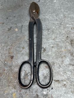 Metal cutting snips