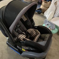 Baby Car Seat  Graco. Grandkid out Grew It. 