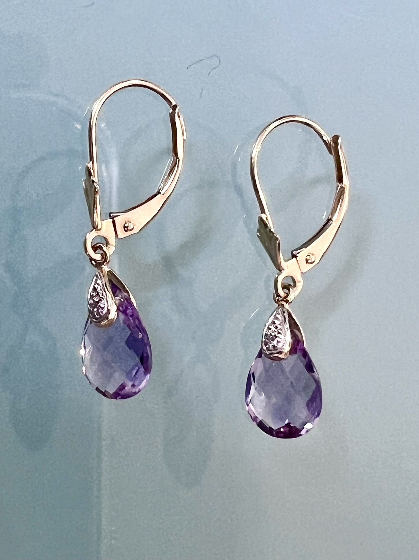 π Lovely Ladies Dangling, 14KT Yellow Gold, Amethyst, And Diamond Earrings