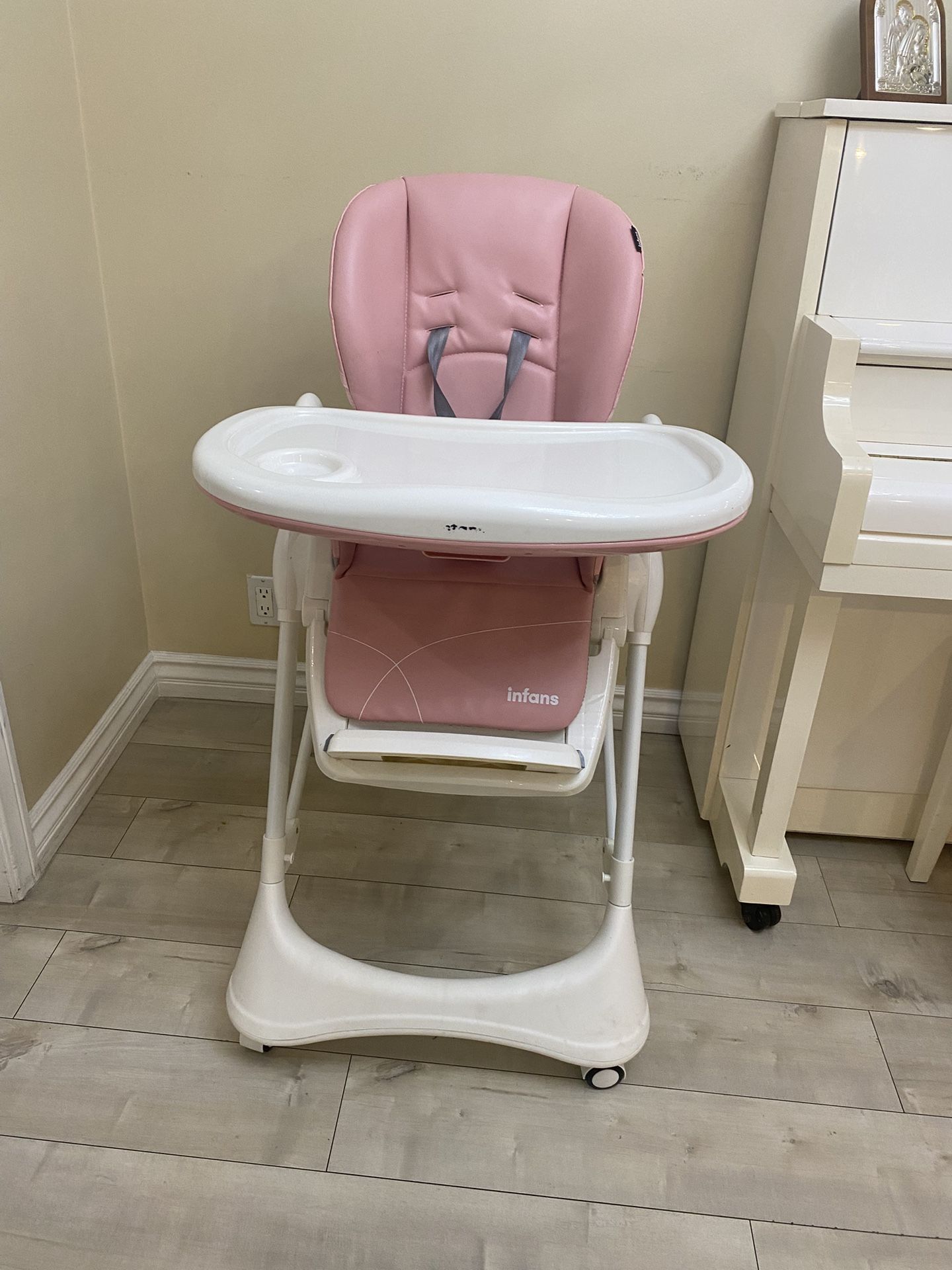 Infans White, Pink Baby Feeding Chair